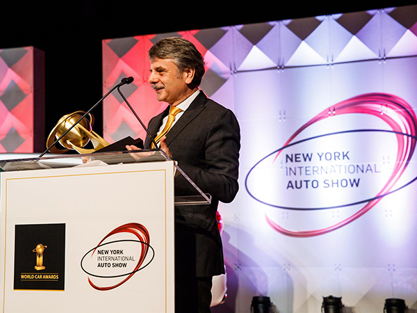 "رينج روڤر ڤيلار" تفوز بلقب أجمل سيارة في العالم